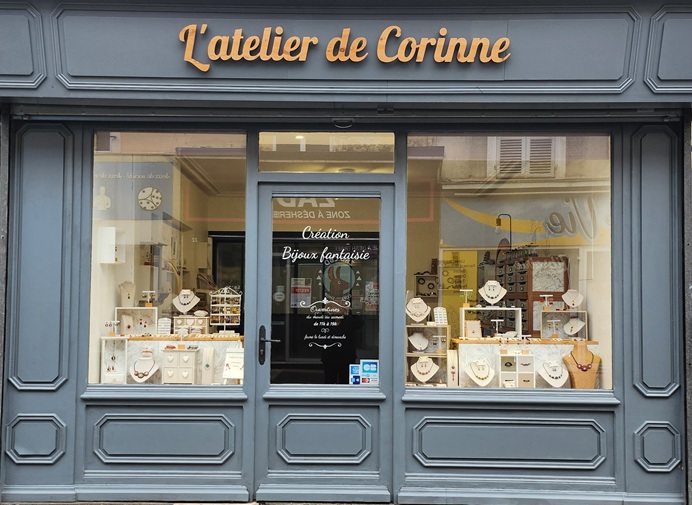 Boutique l'atelier de Corinne, Le Mans. Artisane créatrice bijoux fantaisie fait main.