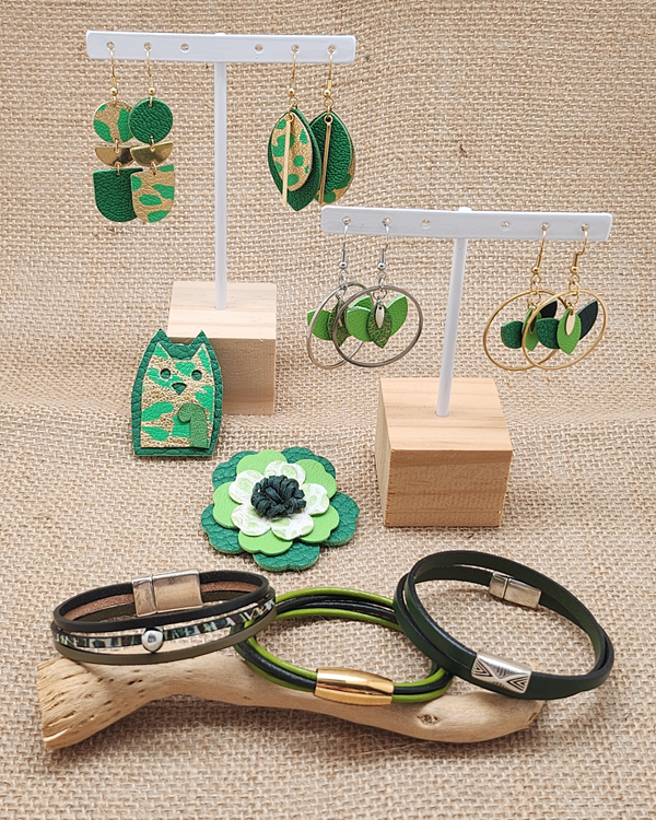 Collection de bijoux en cuir, création fait main, cuir recyclé et responsable.  L'atelier de Corinne